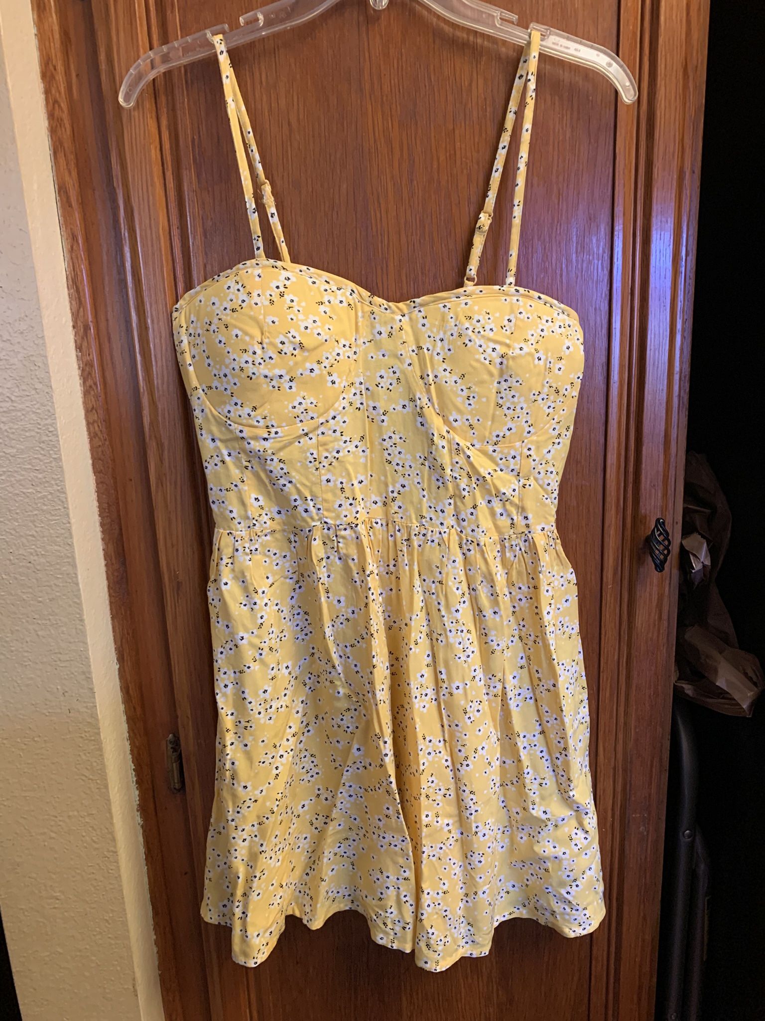 Women’s yellow sundress large
