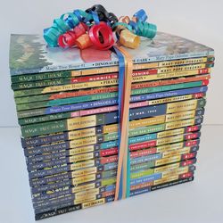 MAGIC TREE HOUSE AND MERLIN MISSION MIXED LOT OF 20 BOOKS W/ SHARK FACT TRACKER