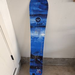 Women’s Roxy (Mervin mfg) Snowboard 152