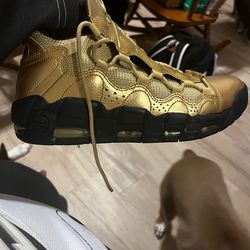 Air Money size 9.5 Men Shoe BRAND NEW !!