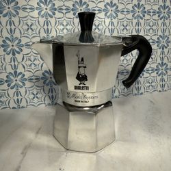 Bialetti Moka Express 3 Cup Stovetop Expresso Maker - Like New!
