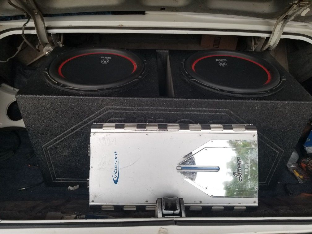 525 Dollars for All Of It 15inches 4000 Wat Lanzar Amplifier