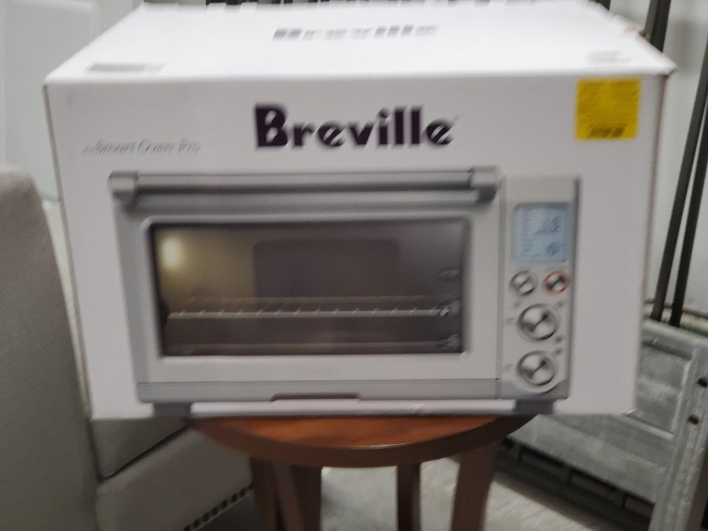 The state-of-the-art Breville Smart Oven® Air Fryer Pro adds air-frying and dehydrating to a full menu of cooking modes. 