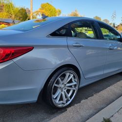 (11) Hyundai Sonata, Clean Title, Factory Warranty, Smogged, 4 Cylinder, 20"Rims, Runs And Drives Great 