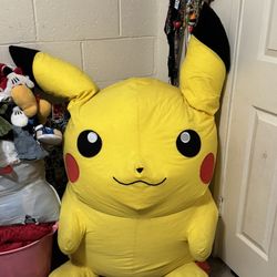 2013 Toybiz Pokemon Giant Pikachu Plush 38”