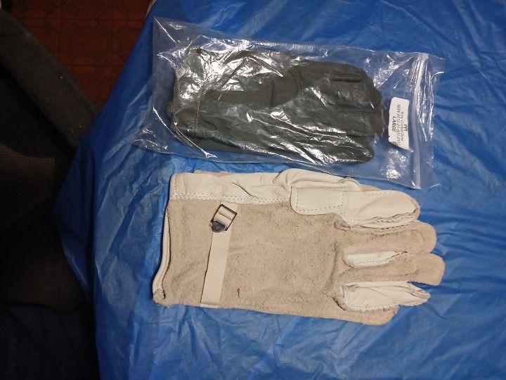 Army combat gloves brand new