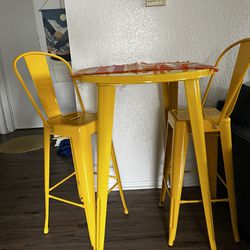 30” Round Yellow Metal Indoor-Outdoor Table Set
