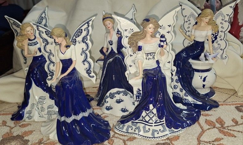Set Of Five The Magic Of Blue Willow Collection Numbered Limited Edition Angel Figurines L2F040 Includes:
Enlighten Graces For A Palace
A Sanguine Pat