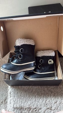 Kids Sorel waterproof boots new size 9