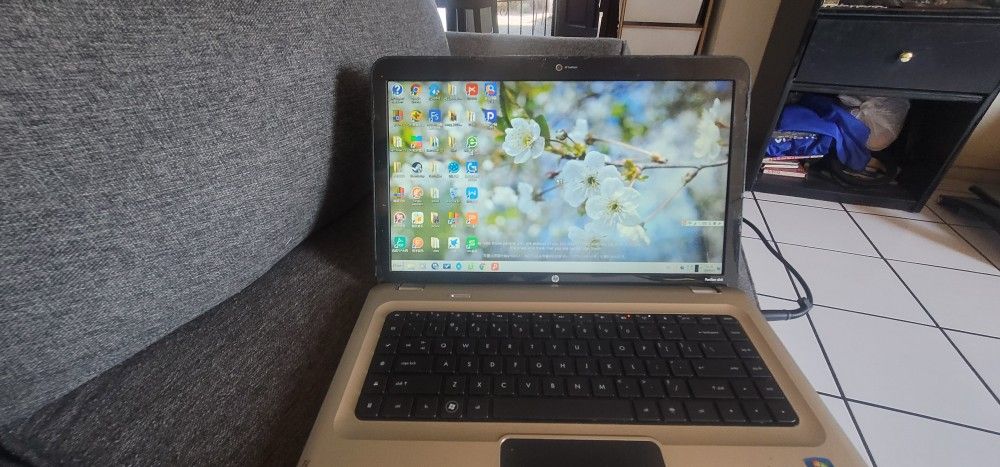 Computadora Hp En Buenas Condiciones Travajando Bien Con Su Cargador Original Trae Programas En Chino Windows 7