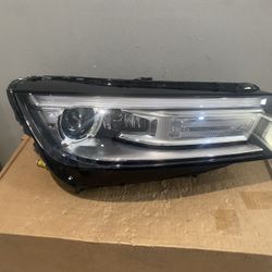2018-2020 Audi Q5 Right Headlight 