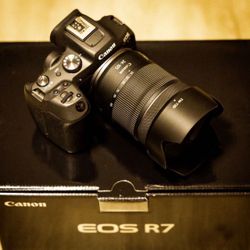 Canon R7