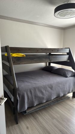 Bunkbeds with dresser