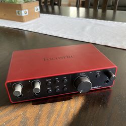 Focusrite Scarlett 2i2 4th Gen