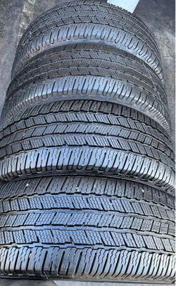 275/55/20 Michelin 📍📍 Selling a set of 4 tires with 80% tread life remaining 📍🌟