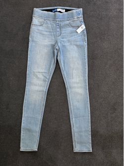 Moving out sale. NEW Women Mid-Rise Jeggings (Size -4)