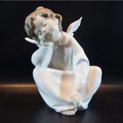 Lladro "Angel Dreaming" Figurine 4961