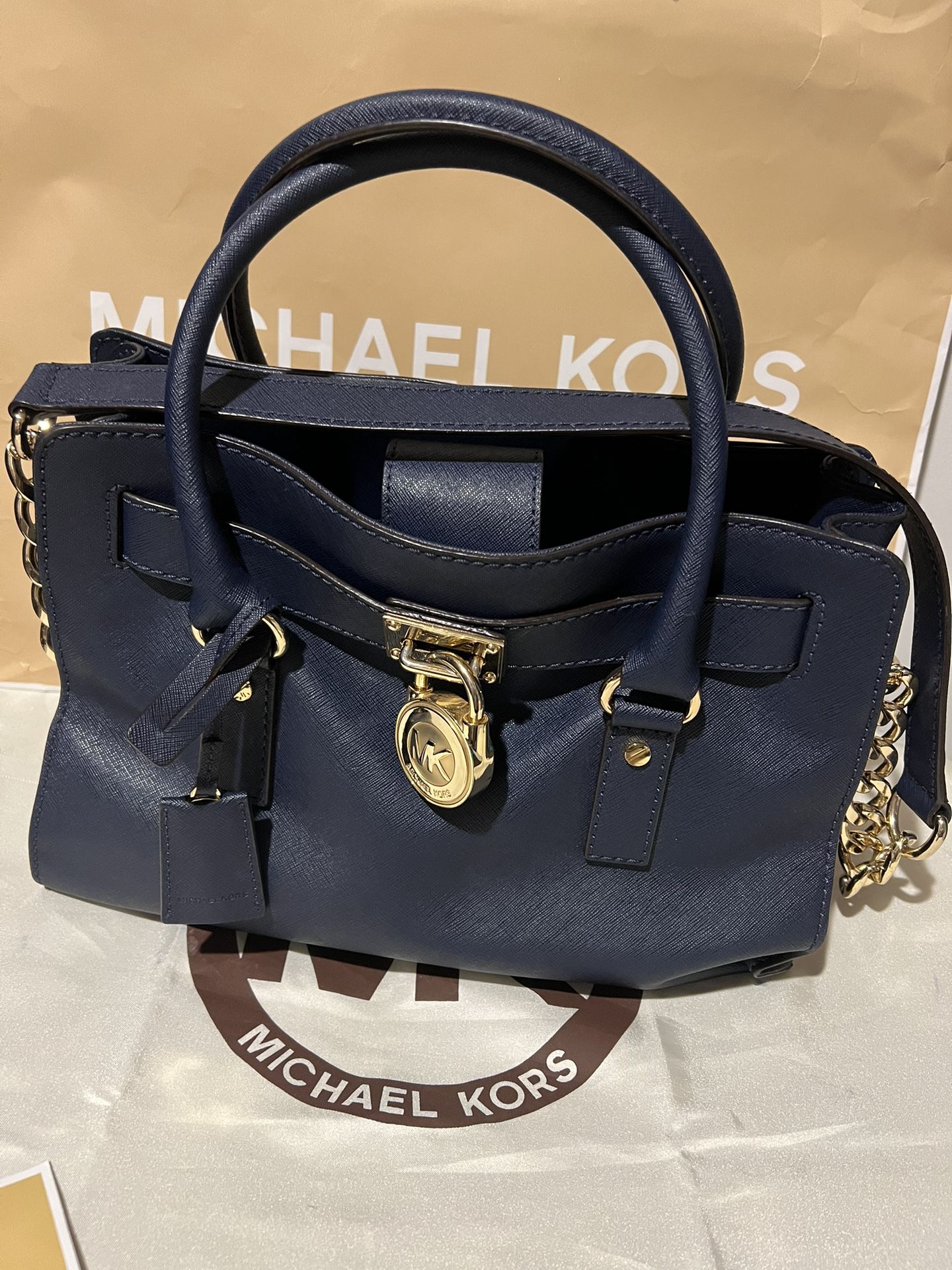 Michael Kors Hamilton Navy Blue Saffiano for Sale in Charlotte, NC - OfferUp