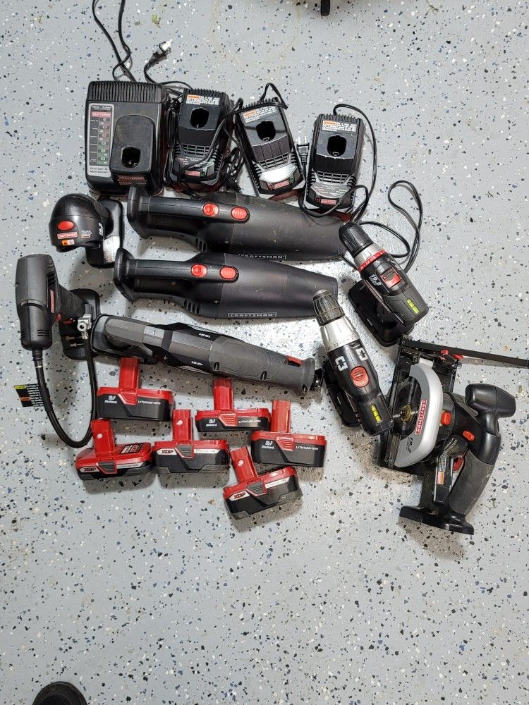 Craftsman C3 19.2 V Set Drills, Reciprocating Circular Saws, Vaccum, 6 Batteries & 4 Chargers, Light, Inflator Etc.
