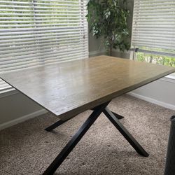 Roslan Dining Table And Chairs