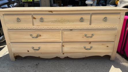 Girls Dresser