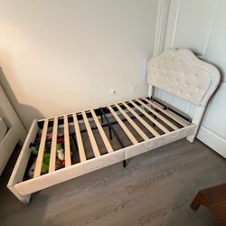 ✨ Twin Size Princess Bed Frame with LED Lights – $150 OBO ✨