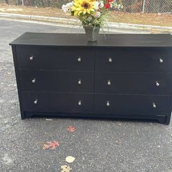 Modern Black Long Dresser With Big Drawers. Drawers Sliding Smoothly. Delivery Available. Se Habla Español