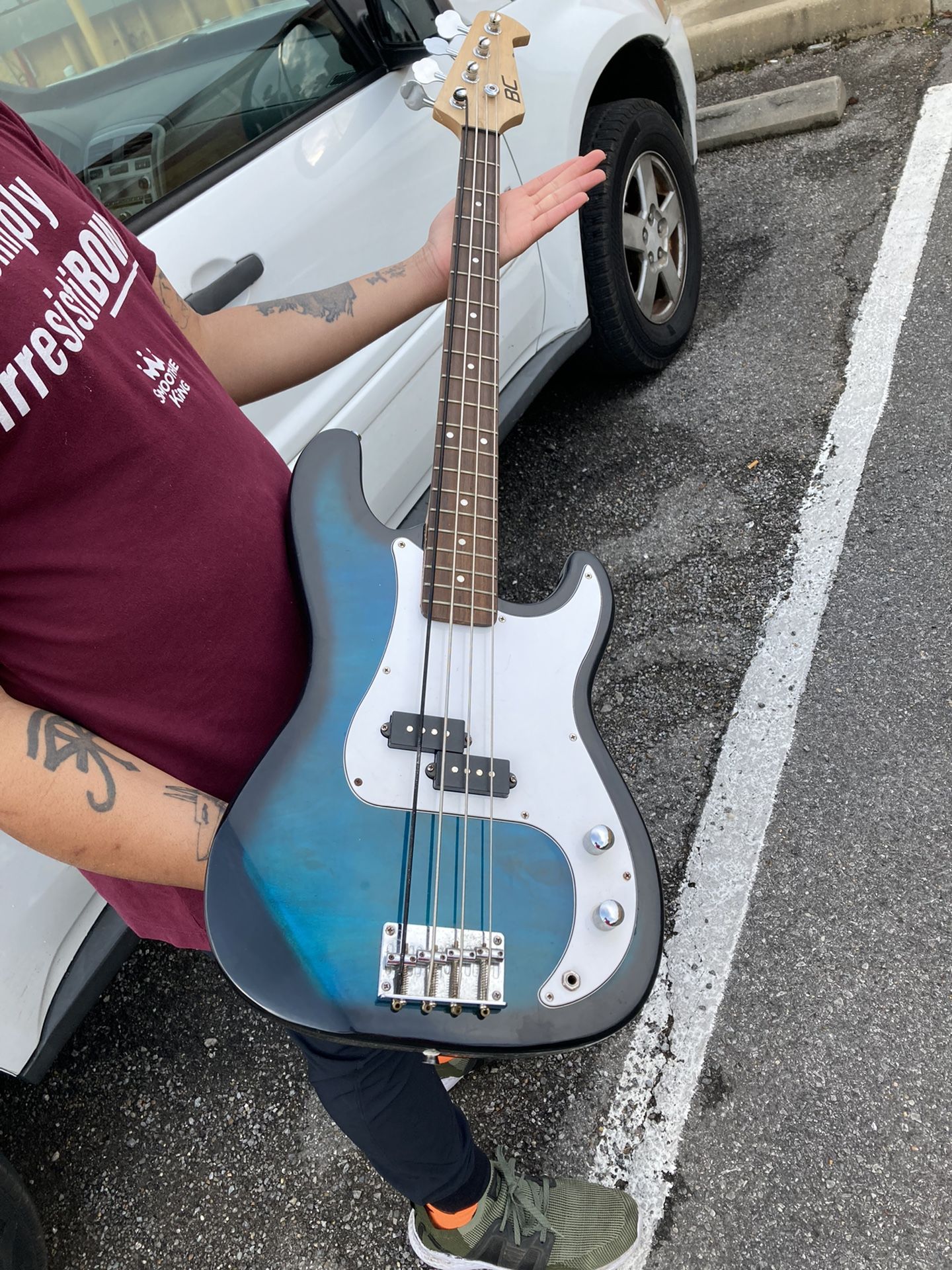 Bass guitar