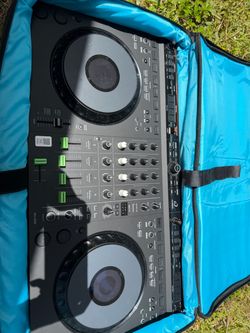 Dj equipment