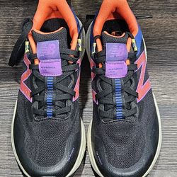 New Balance Girls Or Womens Shoe Size 7.5