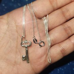New Sterling Silver Key Pendant And 19in Chain Set
