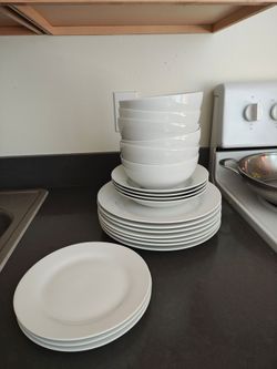 White porcelain dishes (no cups)