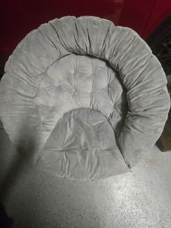 Round folding chair