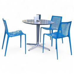 Metal Table And Chairs (4)