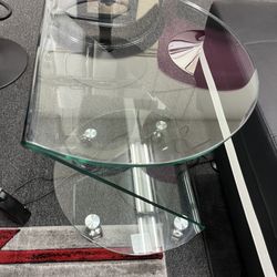 Glass end Table w/ Wheel 👍FREE FINANCING AVAILABLE 👉 0️⃣ DOWN PAYMENT ❗NO CREDIT CHECK❗ 
