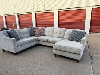 DELIVERY AVAILABLE 🚚🚚🚚 Awesome 3 piece sectional