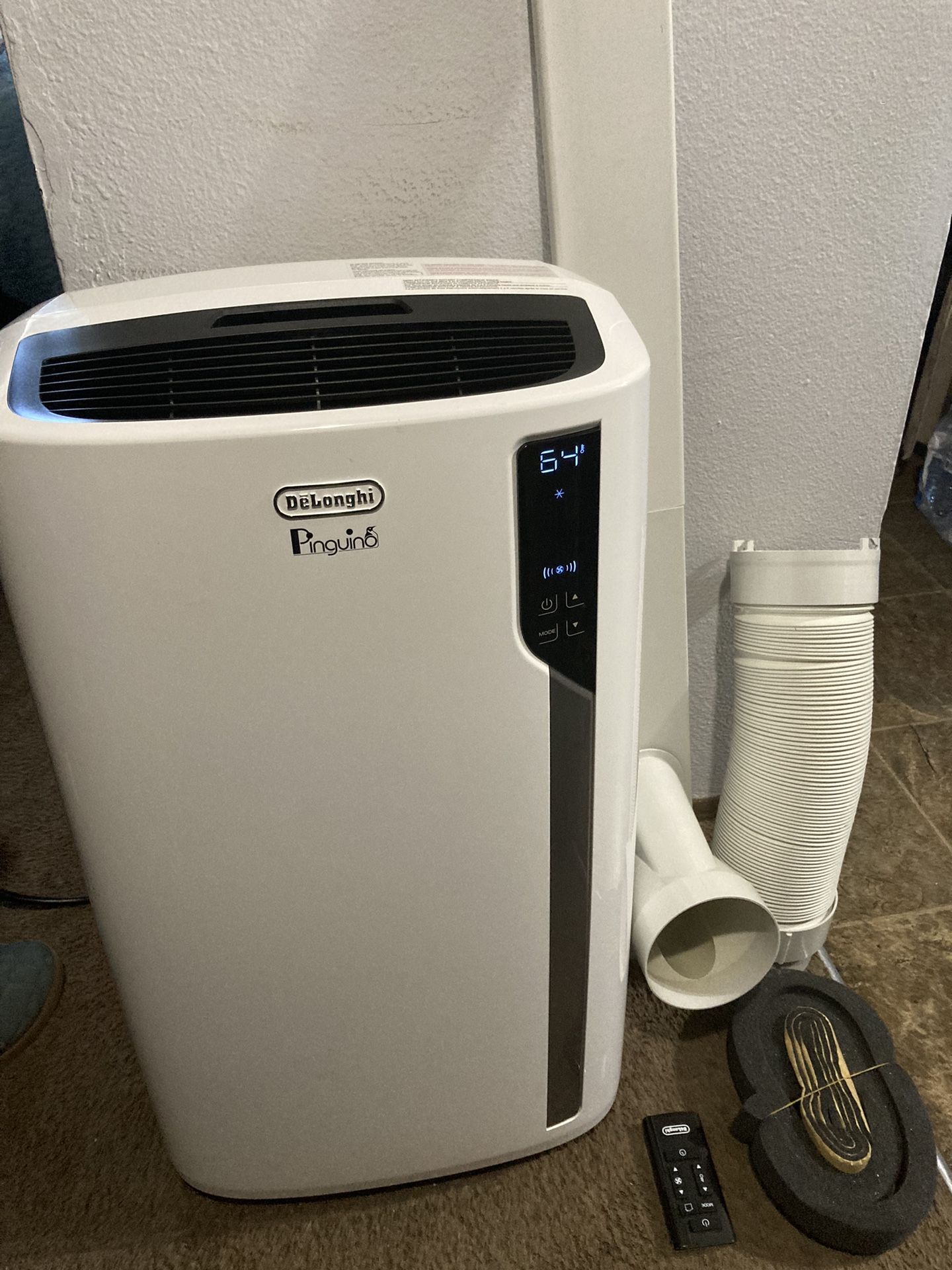 Delonghi Pingüino 12,500btu Portable Air Conditioner W/ Remote
