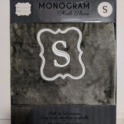 Blanket Plush Monogram Throw Gray White Letter S New With Tags