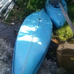 2 kayaks