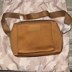 DAGNE DOVER MICAH NEOPRENE CROSSBODY IN CAMEL