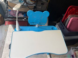 Kids desk