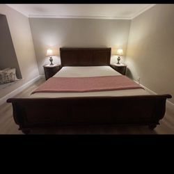 *PRICE DOWN! FULL SET with 2 FREE Lamps ✨King Sleigh Bed Frame + 2 Night Stands – Solid Wood Set✨