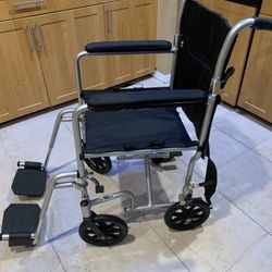 Foldable transport wheelchair with removable feet support