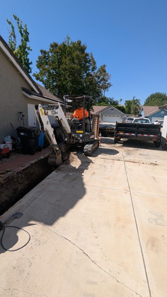 Bobcat. Excavator.