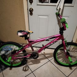 Kent bicycle trouble BMX bike with pegs(GOING TO PUT OTHER SEAT ON) NOT FIRM ON PRICE MAKE OFFER