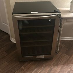 Wine refrigerator