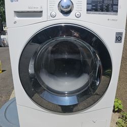 LG Washer & Dryer ALL IN ONE MACHINE 