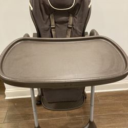Chicco Deluxe Adjustable Height Baby High Chair / Booster 