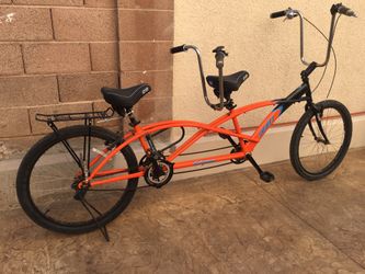 Doble beach cruiser bicycle..