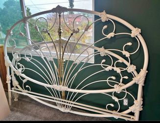 Vintage Elliott Design, California King iron bedframe